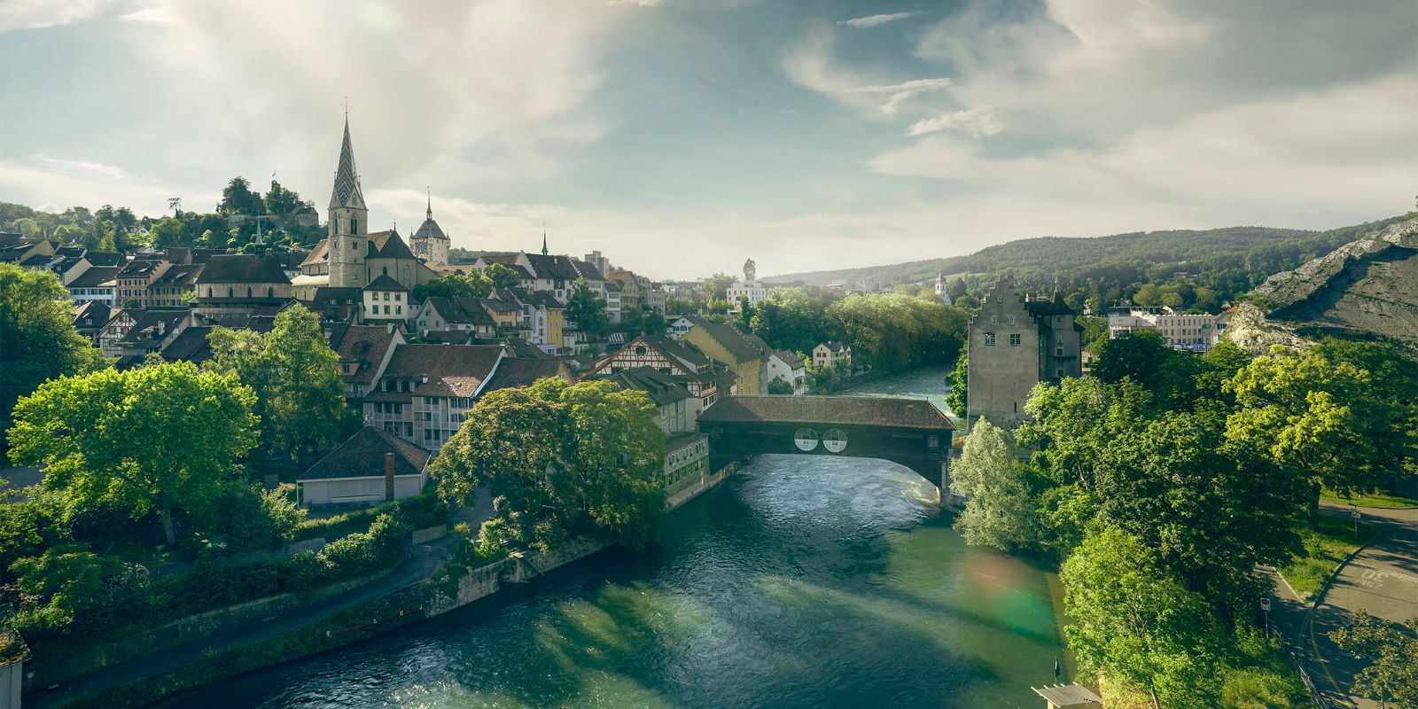 Stadt Baden mit Brücke, Schlossruine und Turm