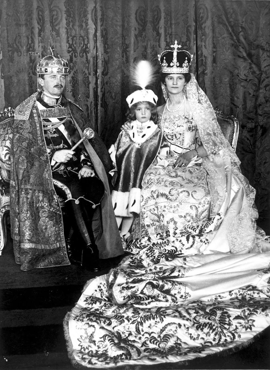 Karl I und Zita mit Sohn Otto.jpg