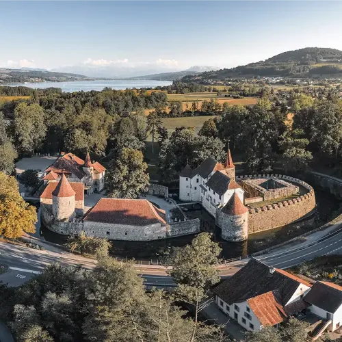 luftaufnahme-schloss-hallwyl-seetal-tourismus-nico-hess-SL23.webp