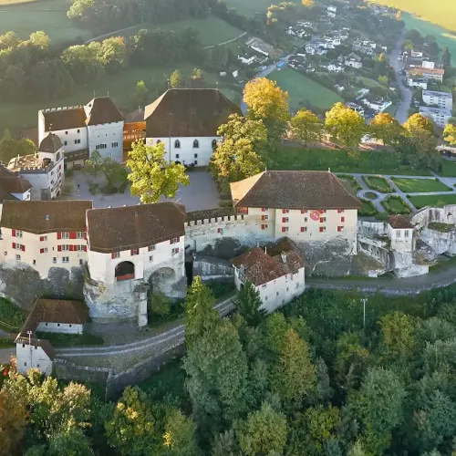 schloss-lenzburg-luftaufnahme-3.webp